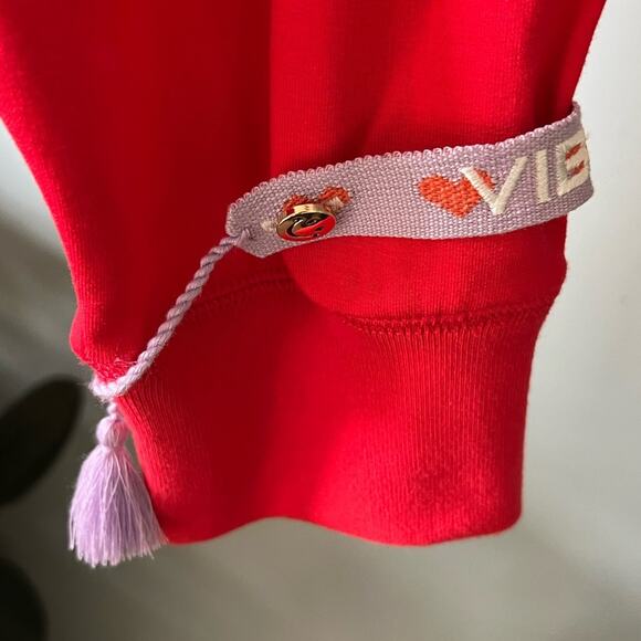 Alice + Olivia Big Feelings soft Crop Sweatshirt w Vibes bracelet band NEW Lg - Picture 7 of 7